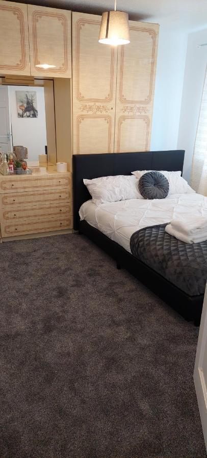 Lizras Bed and Breakfast Farnworth Εξωτερικό φωτογραφία